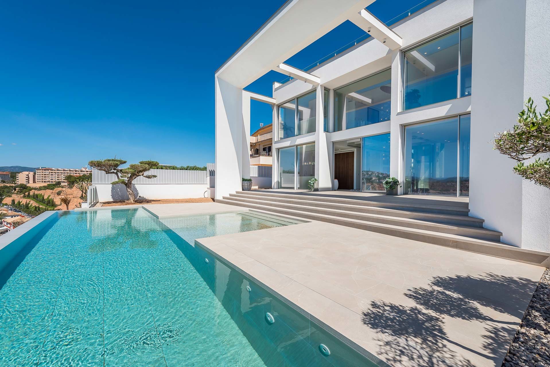 Modern luxury villa in Port Adriano