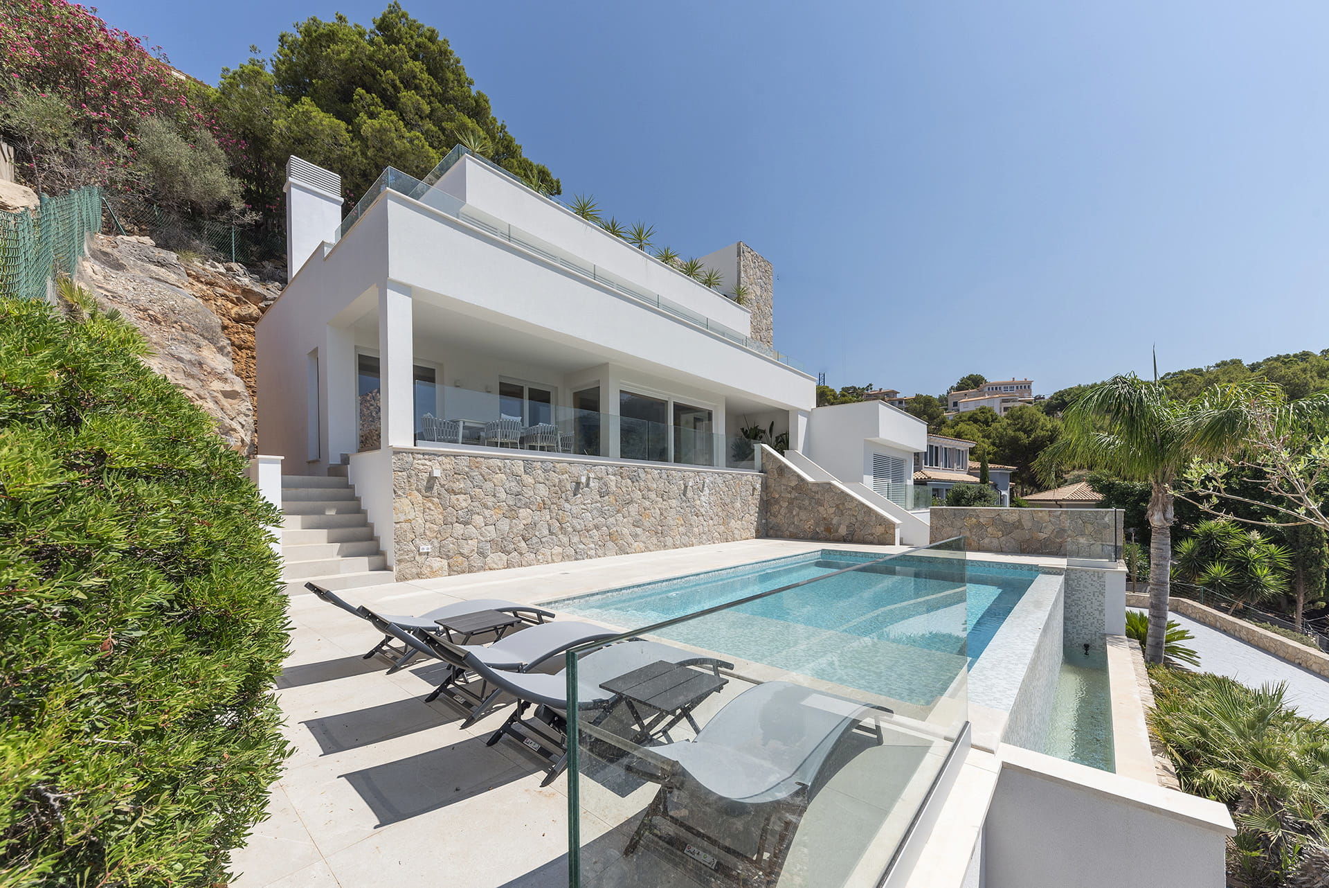 Modern sea view villa with pool